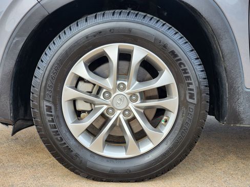 Used 2019 Hyundai Santa Fe SEL image 14