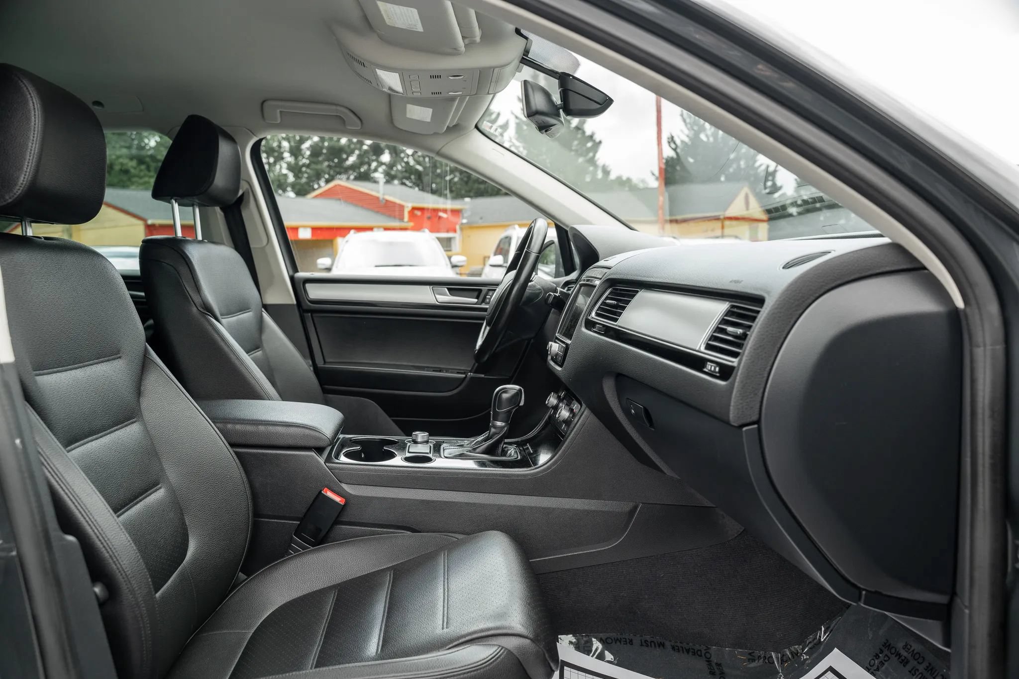 Used 2016 Volkswagen Touareg Sport AWD/4WD image 12
