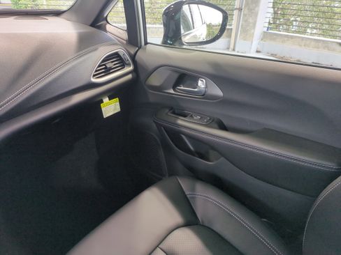 New 2026 Chrysler Pacifica Select image 18