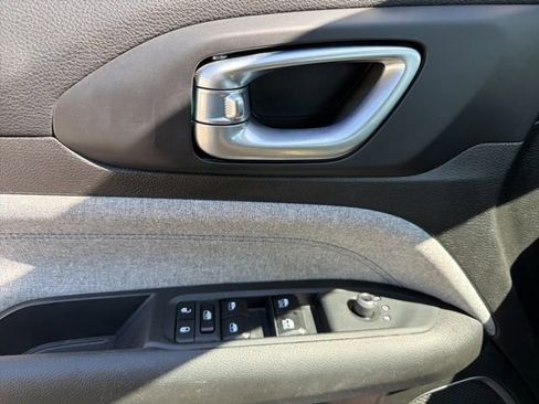 Used 2024 Jeep Compass Latitude image 12