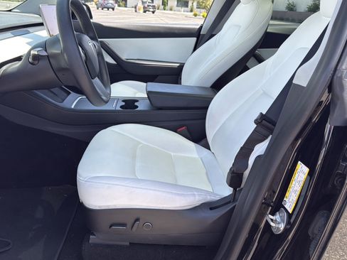 Used 2021 Tesla Model Y Long Range AWD/4WD image 16