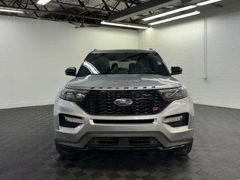 Used 2022 Ford Explorer ST w/ ST Street Pack image 5