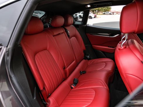 Used 2017 Maserati Levante w/ Luxury Package image 36