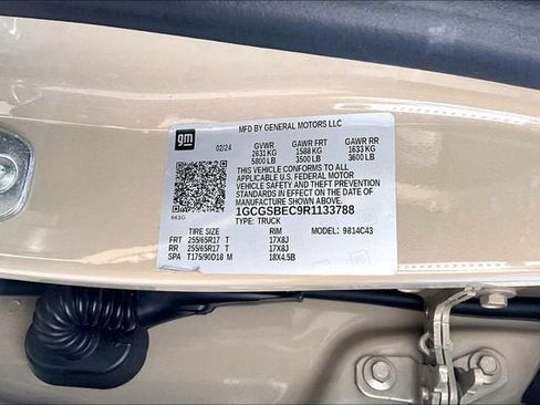 Used 2024 Chevrolet Colorado W/T RWD image 33