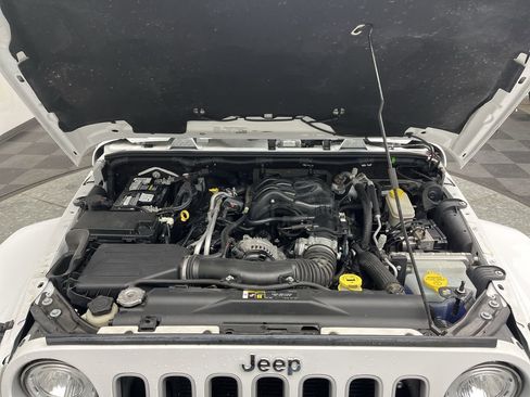 Used 2017 Jeep Wrangler Unlimited Sahara w/ Connectivity Group image 23
