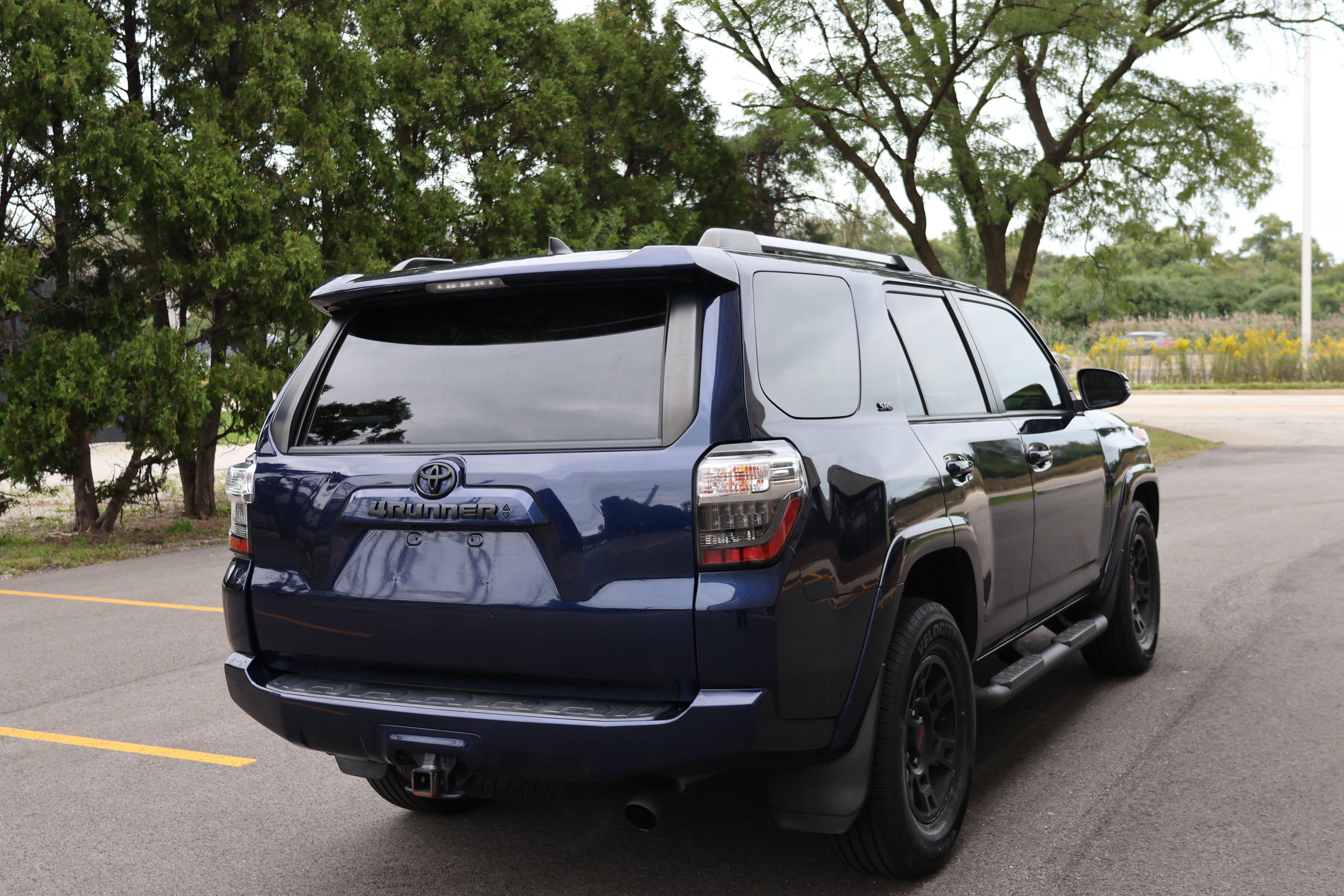 Used 2021 Toyota 4Runner SR5 Premium w/ Moonroof Package RWD image 3