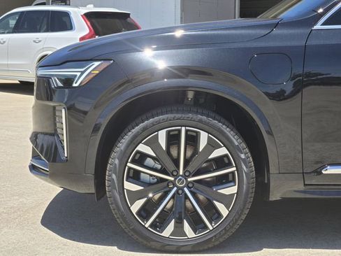 Used 2025 Volvo XC90 T8 Core image 13
