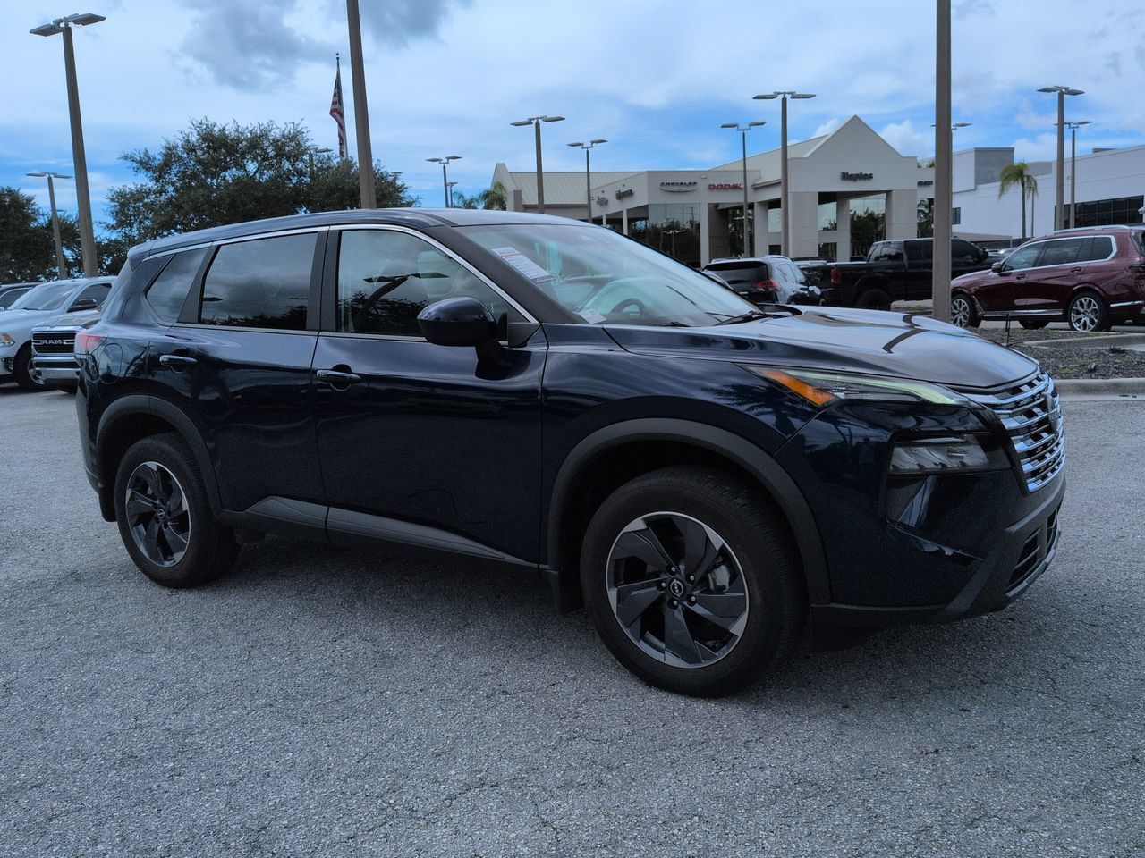 Used 2026 Nissan Rogue SV FWD image 2