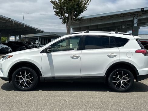 Used 2018 Toyota RAV4 SE w/ Power Extra Value Package AWD/4WD image 7