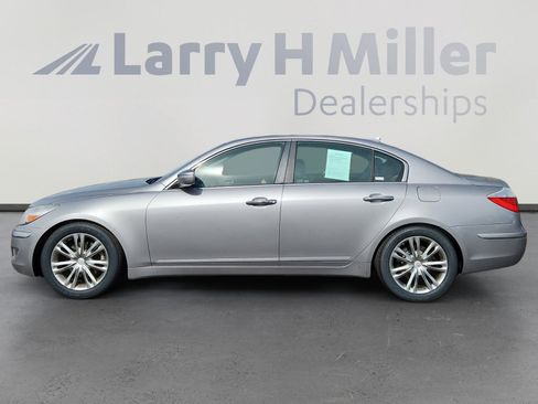 Used 2011 Hyundai Genesis 3.8 w/ Technology Pkg 4 image 2