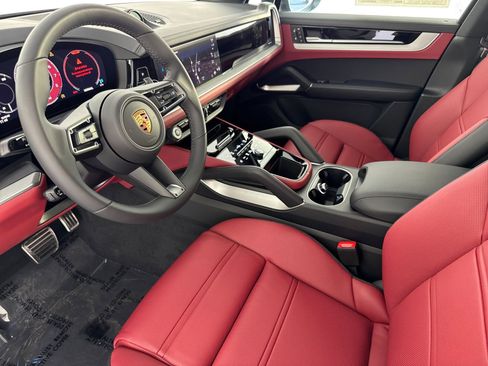 New 2026 Porsche Cayenne S image 4