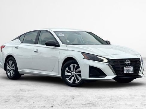 Used 2025 Nissan Altima 2.5 S image 2