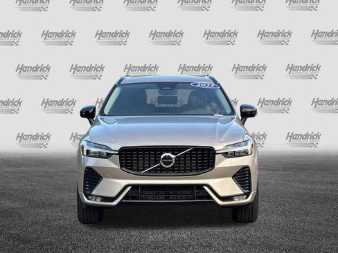 Used 2025 Volvo XC60 B5 Core image 10