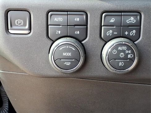 Used 2024 Chevrolet Silverado 1500 ZR2 w/ Technology Package AWD/4WD image 18