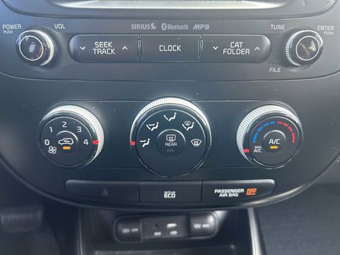 Used 2016 Kia Soul + FWD image 16