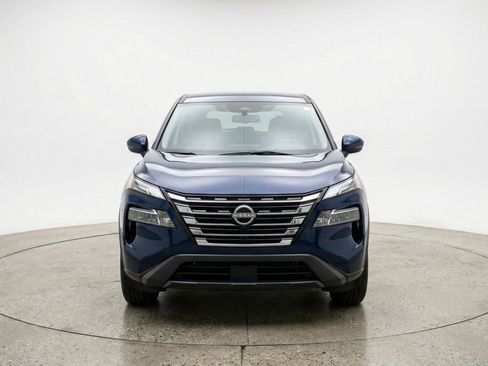 Used 2025 Nissan Rogue SV image 2