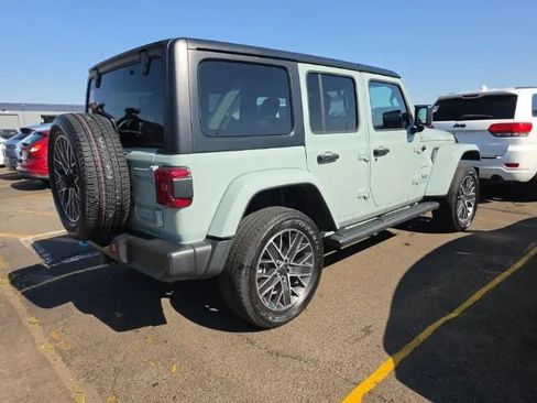 Used 2023 Jeep Wrangler Unlimited Sahara w/ Cold Weather Group AWD/4WD image 4