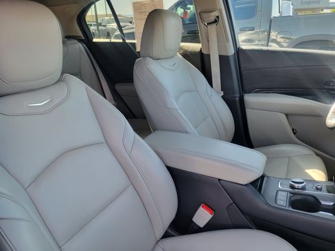 Used 2023 Cadillac XT4 Premium Luxury AWD/4WD image 6