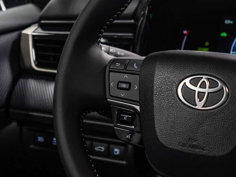 New 2025 Toyota Camry SE image 15