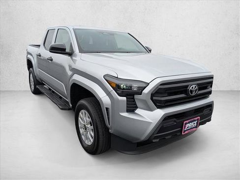 Used 2025 Toyota Tacoma SR image 3
