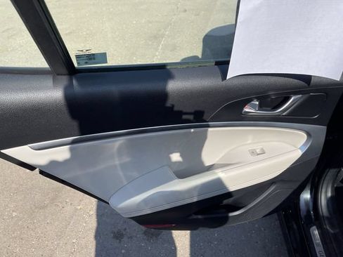 Used 2025 Genesis G70 2.5T RWD image 12