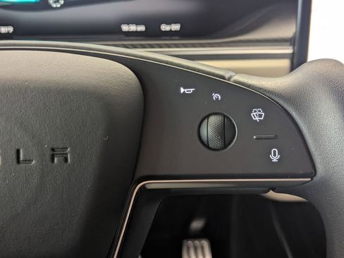 Used 2022 Tesla Model X Plaid image 8