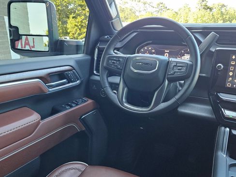 Used 2026 GMC Sierra 2500 Denali Ultimate AWD/4WD image 9