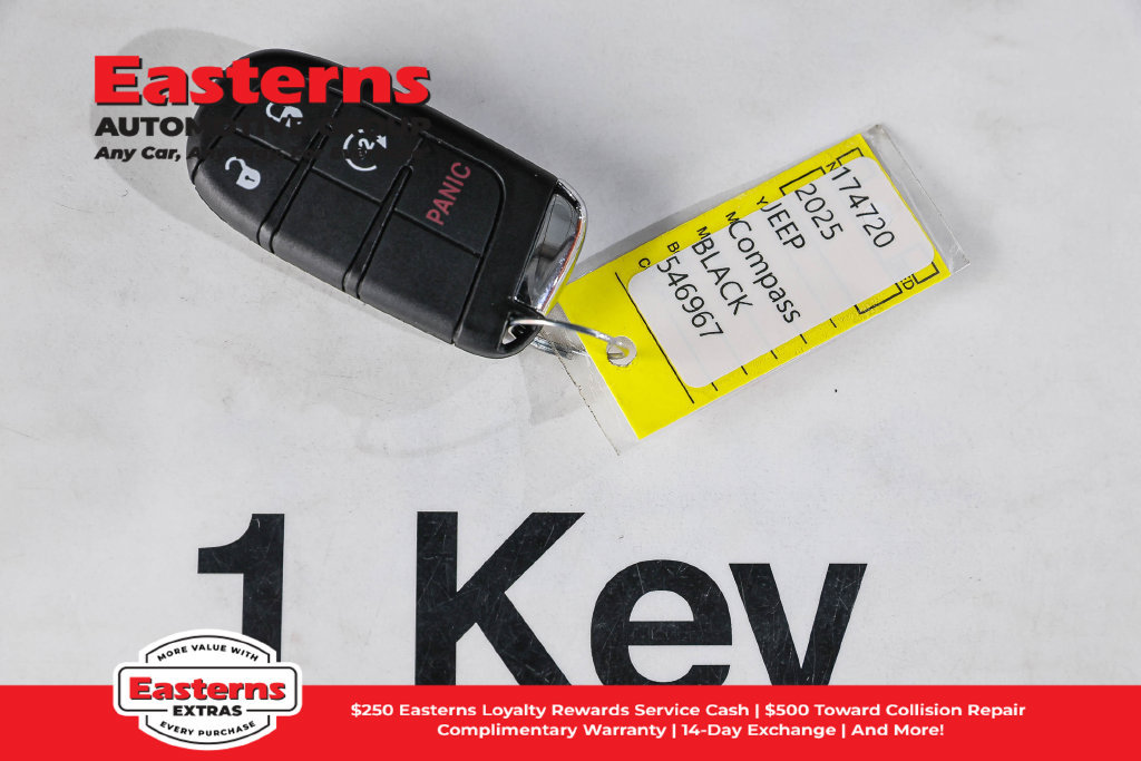 Used 2025 Jeep Compass Latitude w/ Sun & Sound Group AWD/4WD image 27