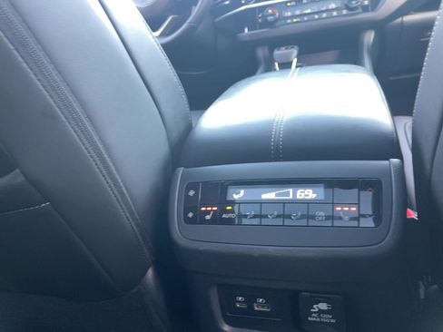 Used 2025 Nissan Pathfinder Platinum AWD/4WD image 24