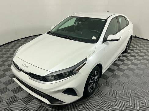 Certified 2024 Kia Forte LXS w/ LXS Technology Package FWD image 7