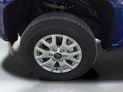 Used 2025 Toyota Tacoma SR5 AWD/4WD image 28
