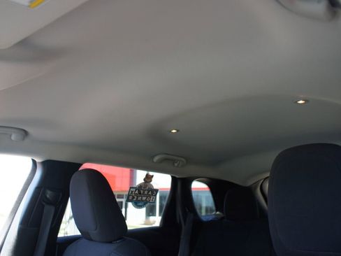 Used 2019 Jeep Cherokee Latitude w/ Popular Appearance Group image 6