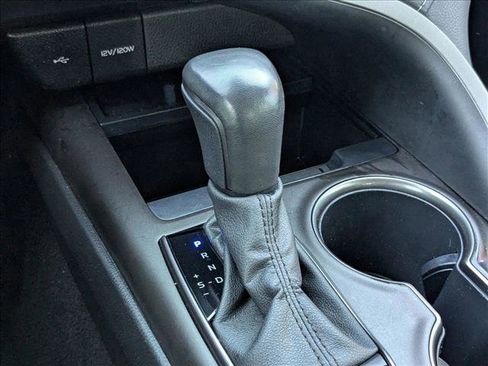 Used 2023 Toyota Camry SE image 12