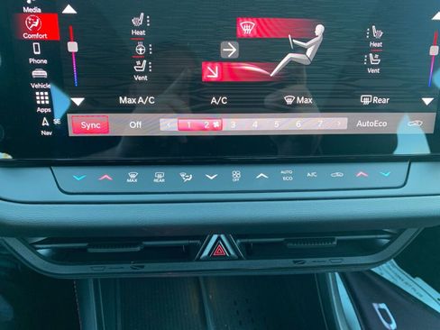 Used 2024 Dodge Charger R/T w/ Plus Group image 25