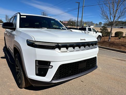 New 2026 Jeep Grand Wagoneer 2WD image 5