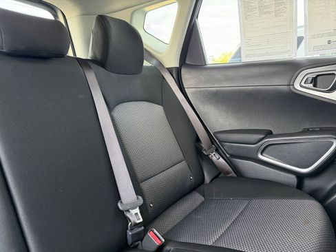 Used 2025 Kia Soul LX w/ LX Technology Package FWD image 35