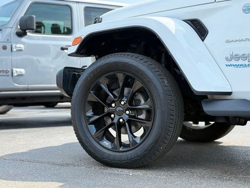 Used 2021 Jeep Wrangler Unlimited Sahara AWD/4WD image 38