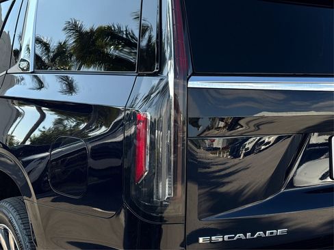 Certified 2024 Cadillac Escalade Premium Luxury Platinum image 17