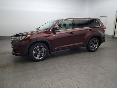 Used 2018 Toyota Highlander Limited Platinum image 2
