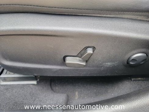 Used 2022 Chrysler 300 Touring L RWD image 15