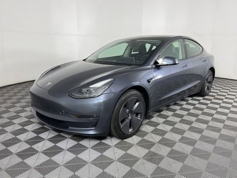 Used 2023 Tesla Model 3 Standard Range RWD image 5