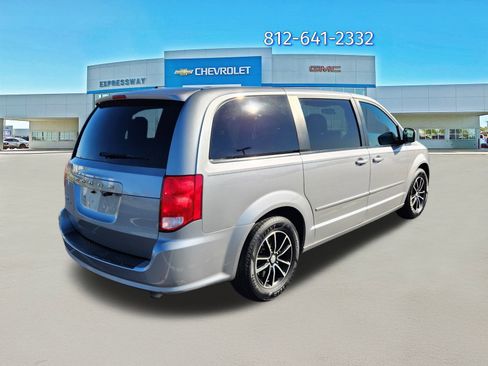 Used 2015 Dodge Grand Caravan SE image 7