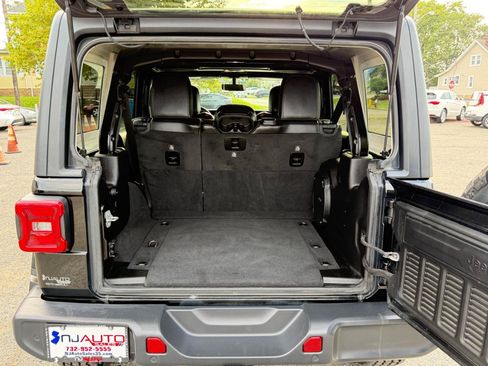 Used 2019 Jeep Wrangler Unlimited Sahara w/ Dual Top Group AWD/4WD image 34