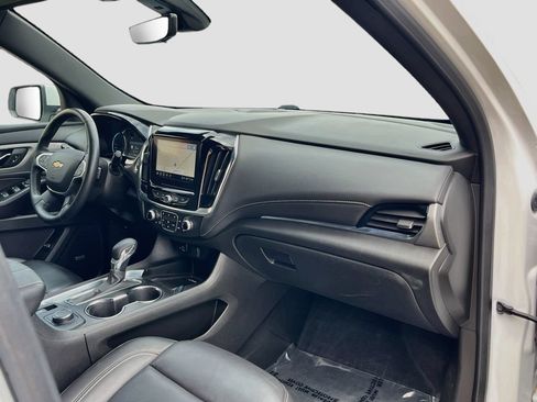 Used 2023 Chevrolet Traverse LT w/ LT Premium Package AWD/4WD image 32