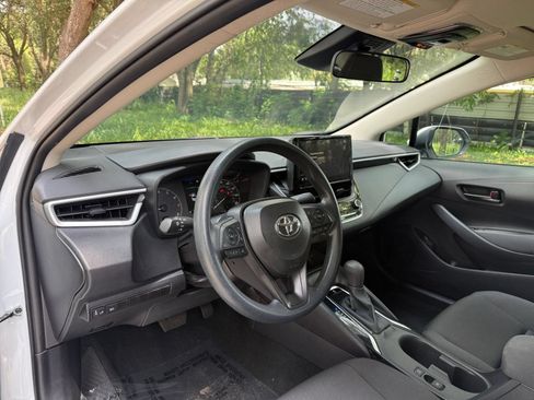 Used 2025 Toyota Corolla LE FWD image 31
