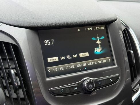 Used 2017 Chevrolet Cruze LT image 23