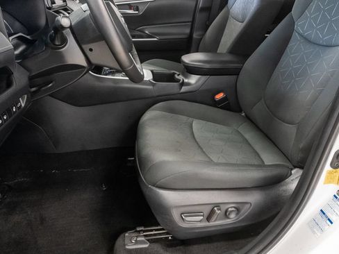 Used 2022 Toyota RAV4 XLE w/ Convenience Package AWD/4WD image 11