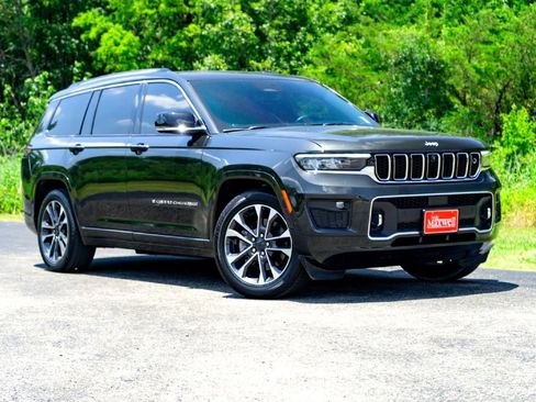 Used 2023 Jeep Grand Cherokee L Overland w/ Advanced Protech Group III AWD/4WD image 2