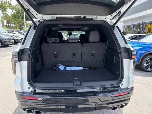 Used 2024 Chevrolet Traverse RS FWD image 6