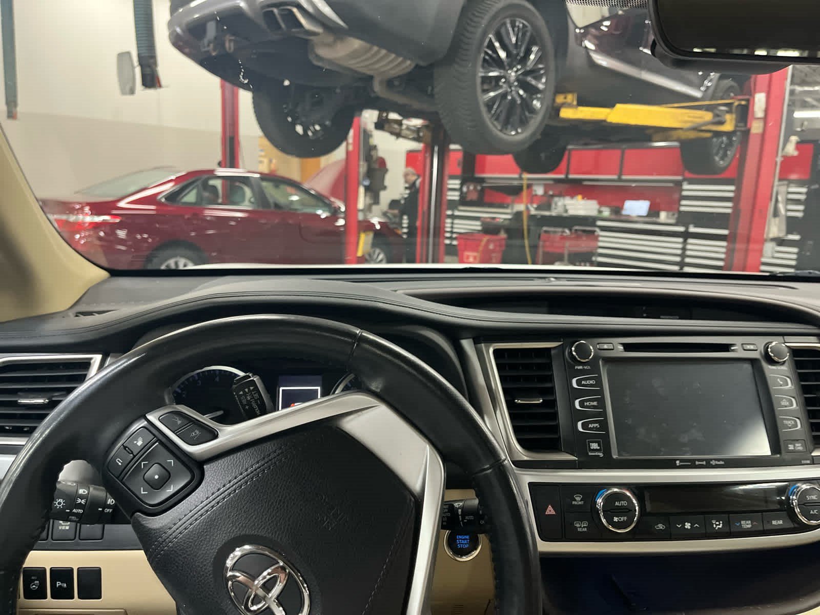 Used 2018 Toyota Highlander Limited Platinum AWD/4WD image 13
